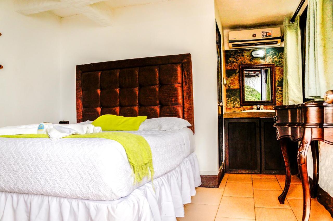 Hotel Mi Paraiso Rio Dulce Castillo de San Felipe Eksteriør billede